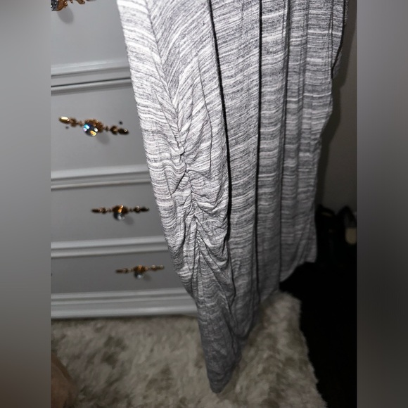 Banana Republic Grey and White, Ruched, V-Neck, Body Con Dress, Size Medium - Picture 10 of 17